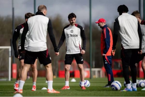 曼联近况：红魔主帅陷入争议