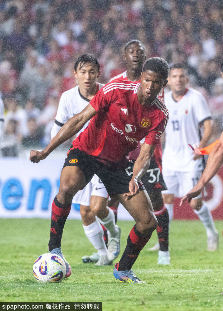 夏季转会市场大动作：曼联首签、阿森纳抢人、曼城布局未来！