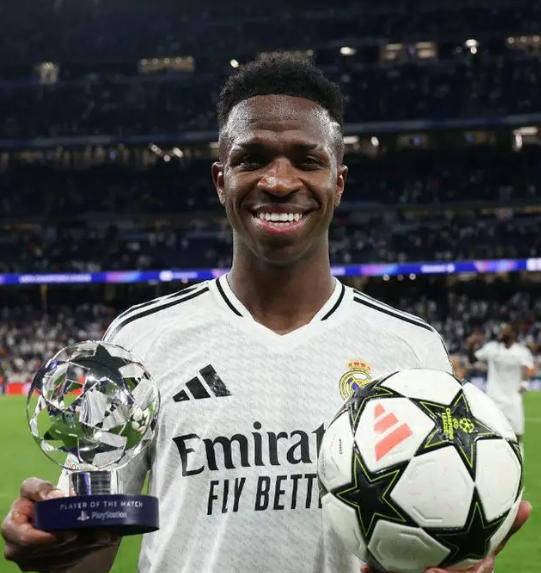 皇马内乱！维尼修斯续约陷入困境，姆巴佩压制成焦点，巴黎复仇计划浮出水面